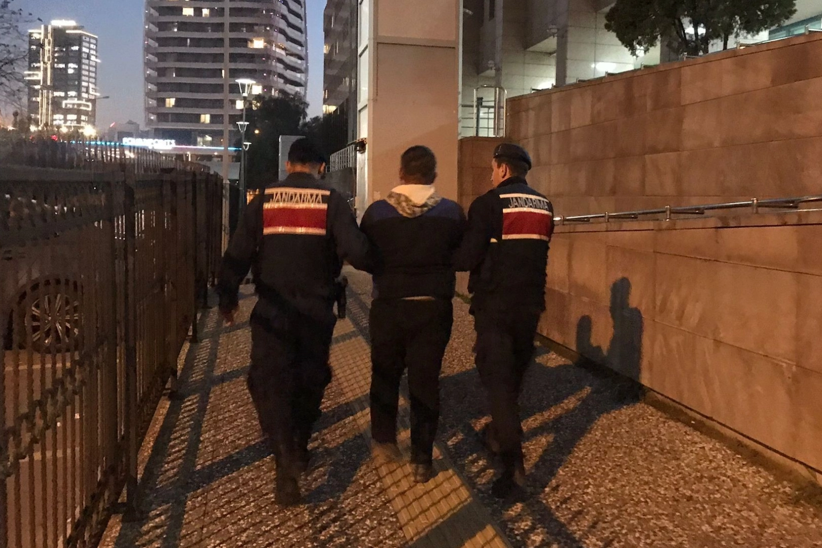 İzmir haber: Cinayet zanlısı, Buca'da yakalandı haberinin görseli