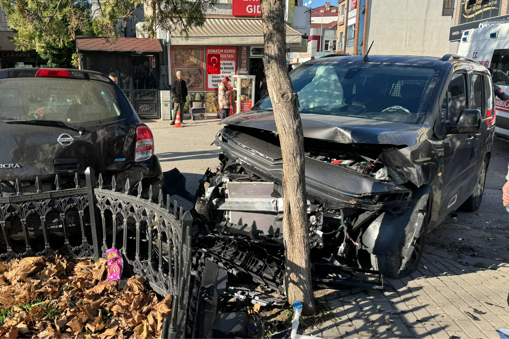 Sakarya’da trafik kazası: 4 araç birbirine girdi