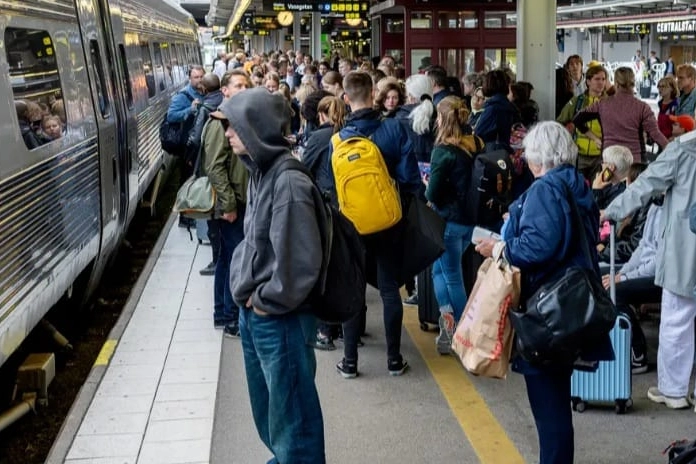 İsveç'te yılbaşı öncesi tren ulaşımında kaos yaşandı..