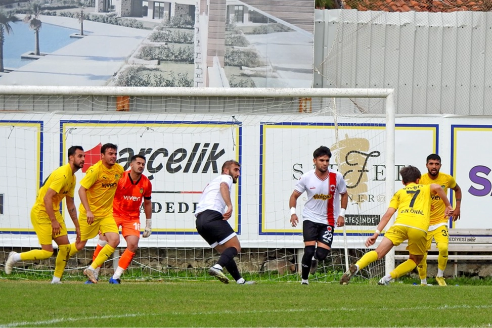 Alaçatıspor, ligin ilk yarısını girmeden 3 puanı kaptı haberinin görseli