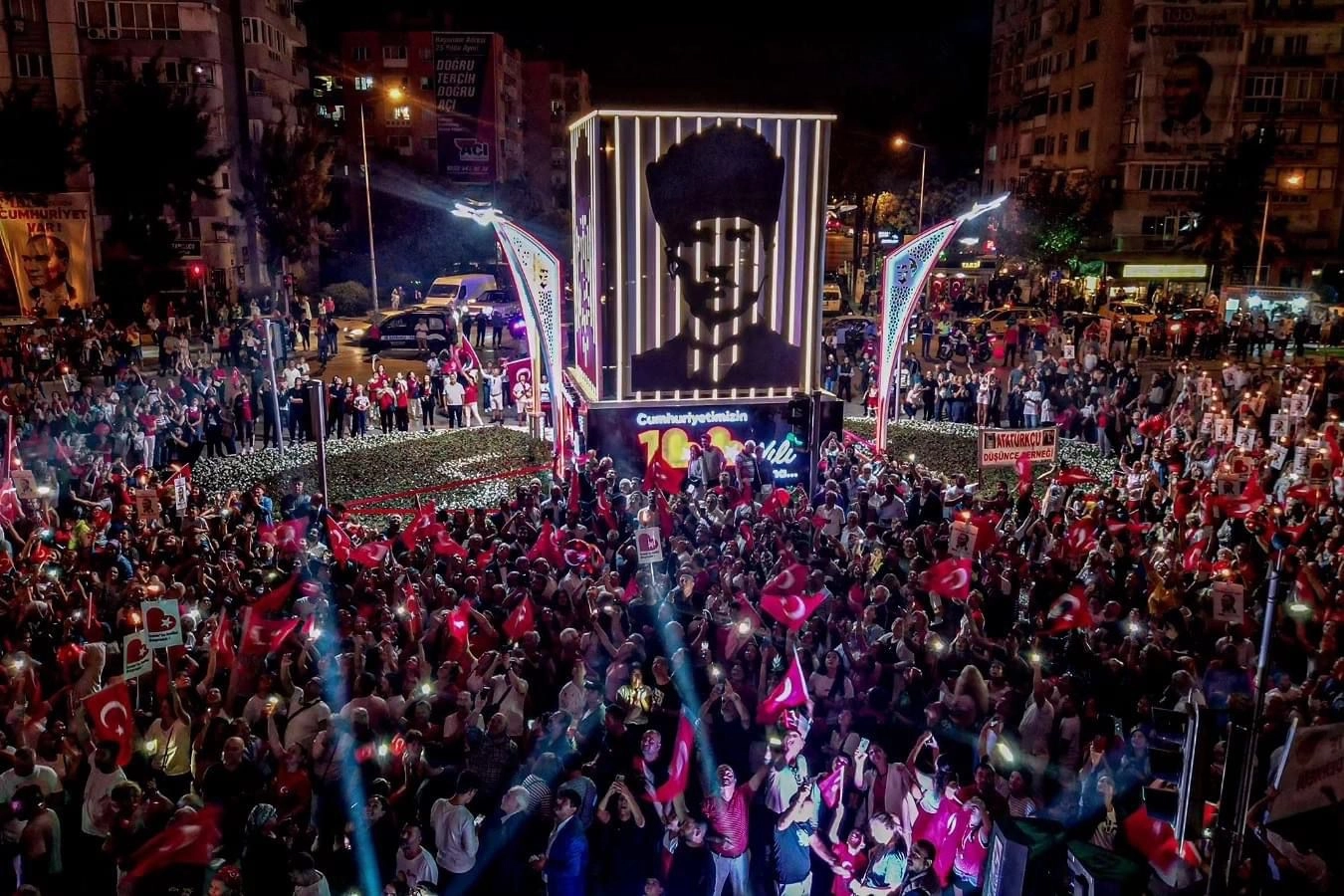 Başkan Serdar Sandal: 2024 Bayraklı’nın yılı olsun haberinin görseli
