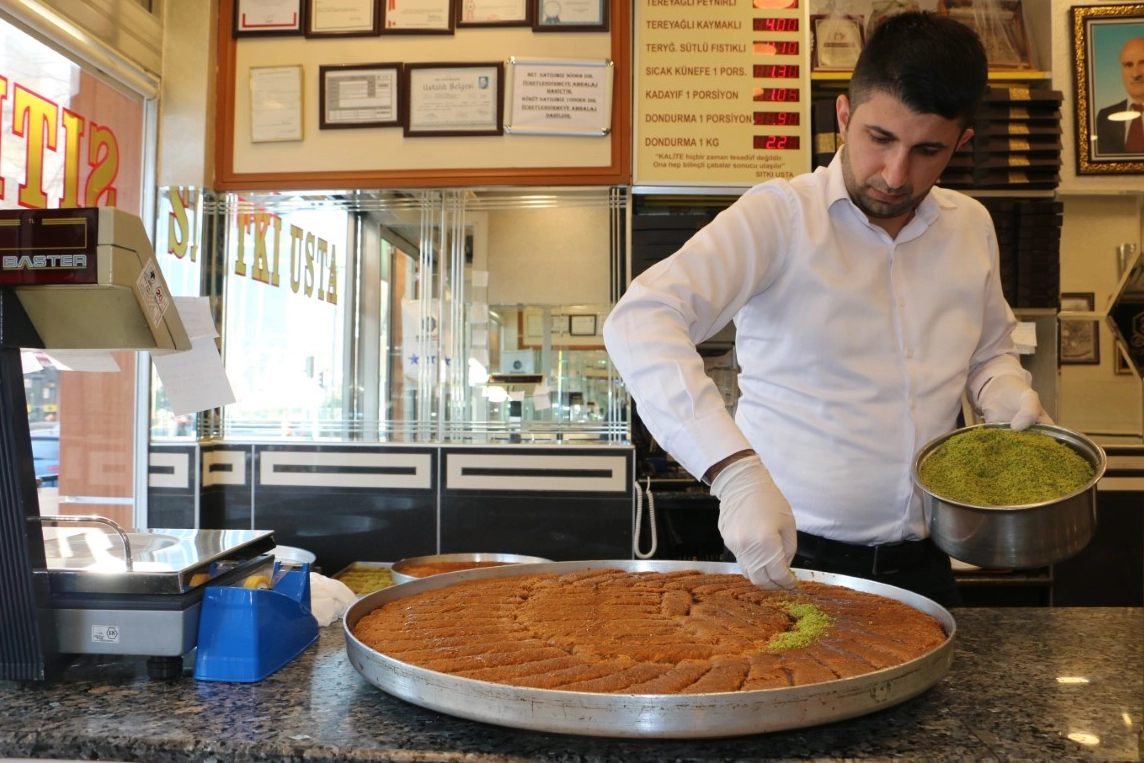 Diyarbakır yılbaşında  2 ton tatlı satışını hedefliyor haberinin görseli