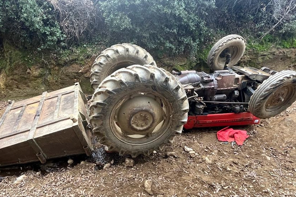 İzmir haber: Devrilen traktörün sürücüsü hayatını kaybetti