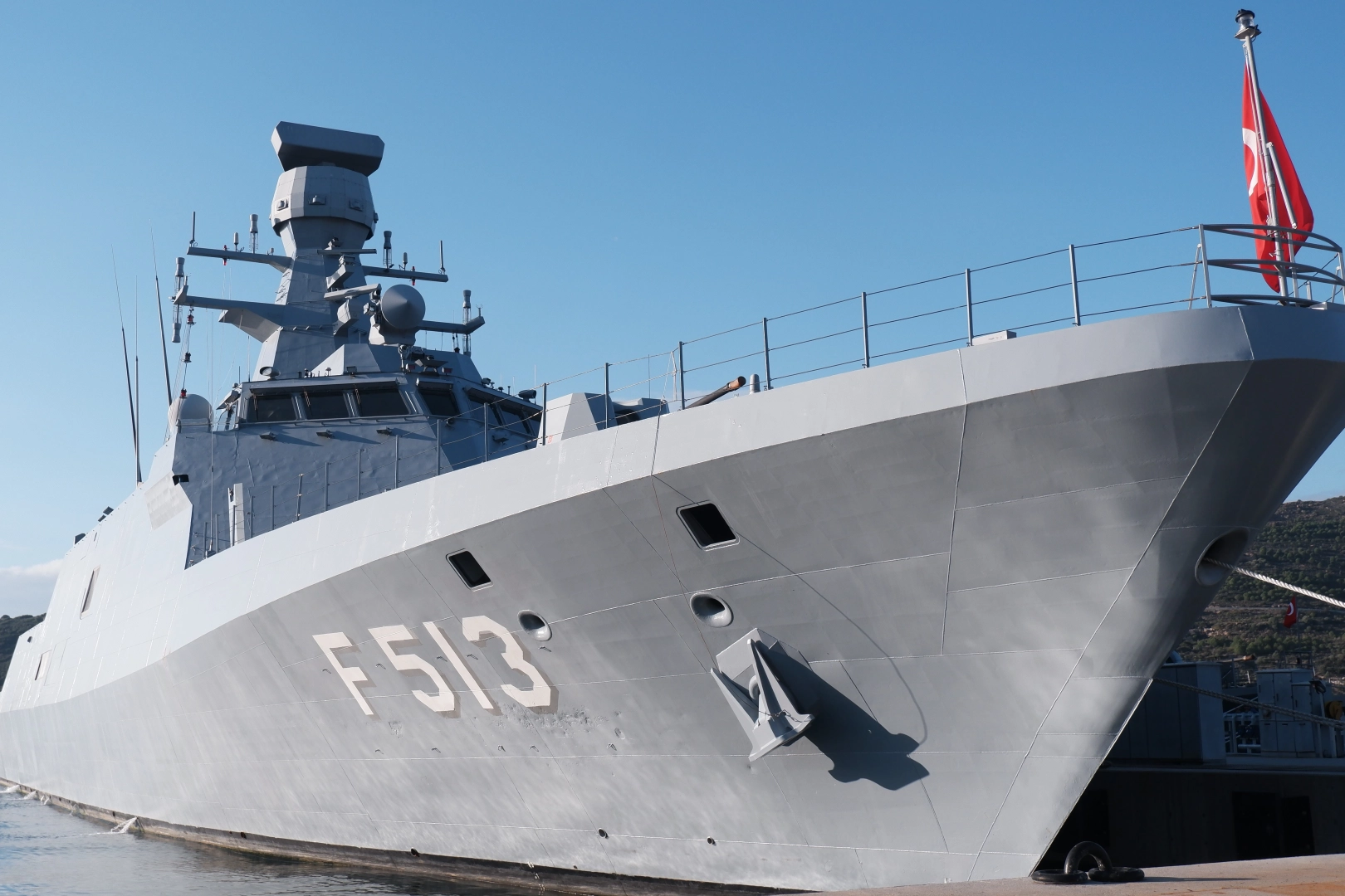 TCG Burgazada, yeni yılda Foça'da nöbette haberinin görseli