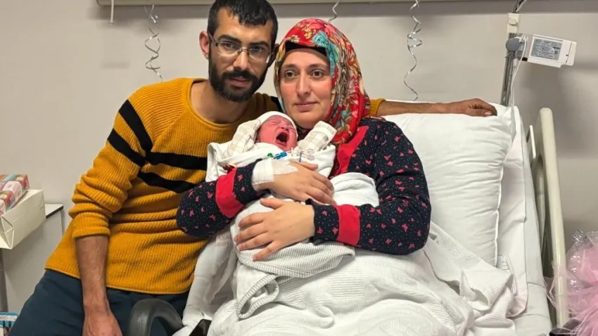 Bakan Mahinur Özdemir Göktaş’tan 2024 yılının ilk bebeklerine ziyaret  haberinin görseli