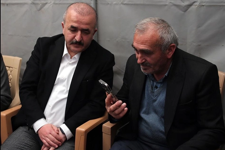 Bakanı Yerlikaya, şehit babasıyla telefonda görüştü haberinin görseli