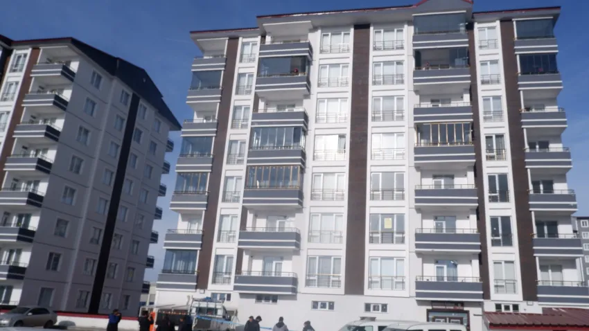 Erzurum’da 4. kattan düşen kadın hayatını kaybetti haberinin görseli