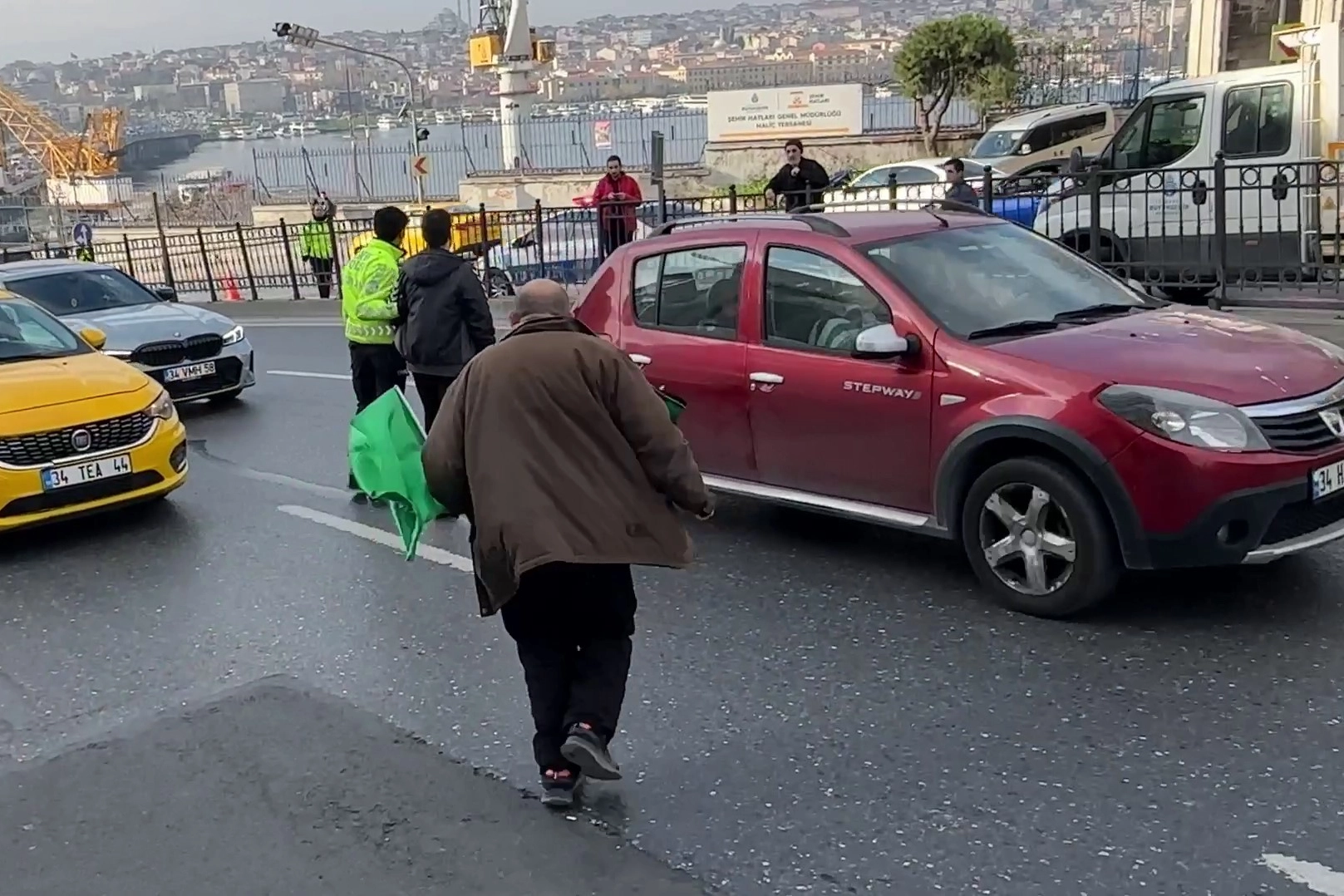 Filistin'e destek yürüyüşünden dönen vatandaşa yumruklu saldırı haberinin görseli