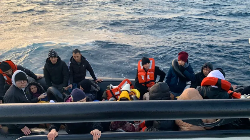 Göçmenlerin yeni yıl seyehati İzmir'de bitti