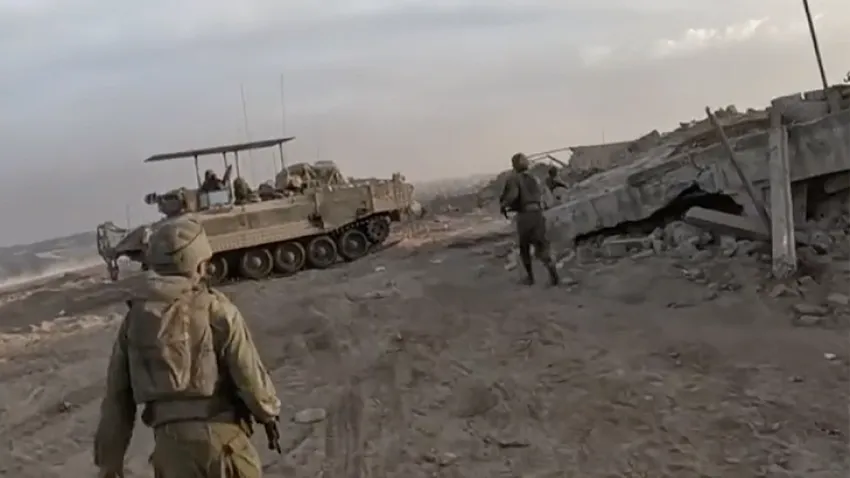 İsrail askeri Gazze'de bulduğu bebeği İsrail'e kaçırdı haberinin görseli