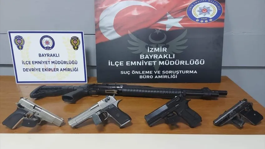 İzmir'de yılbaşı kutlamalarında havaya ateş açan kişiler yakalandı haberinin görseli