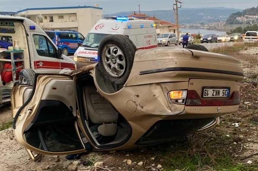 İzmir haber: Yoldan çıkan otomobil duvara çarptı haberinin görseli