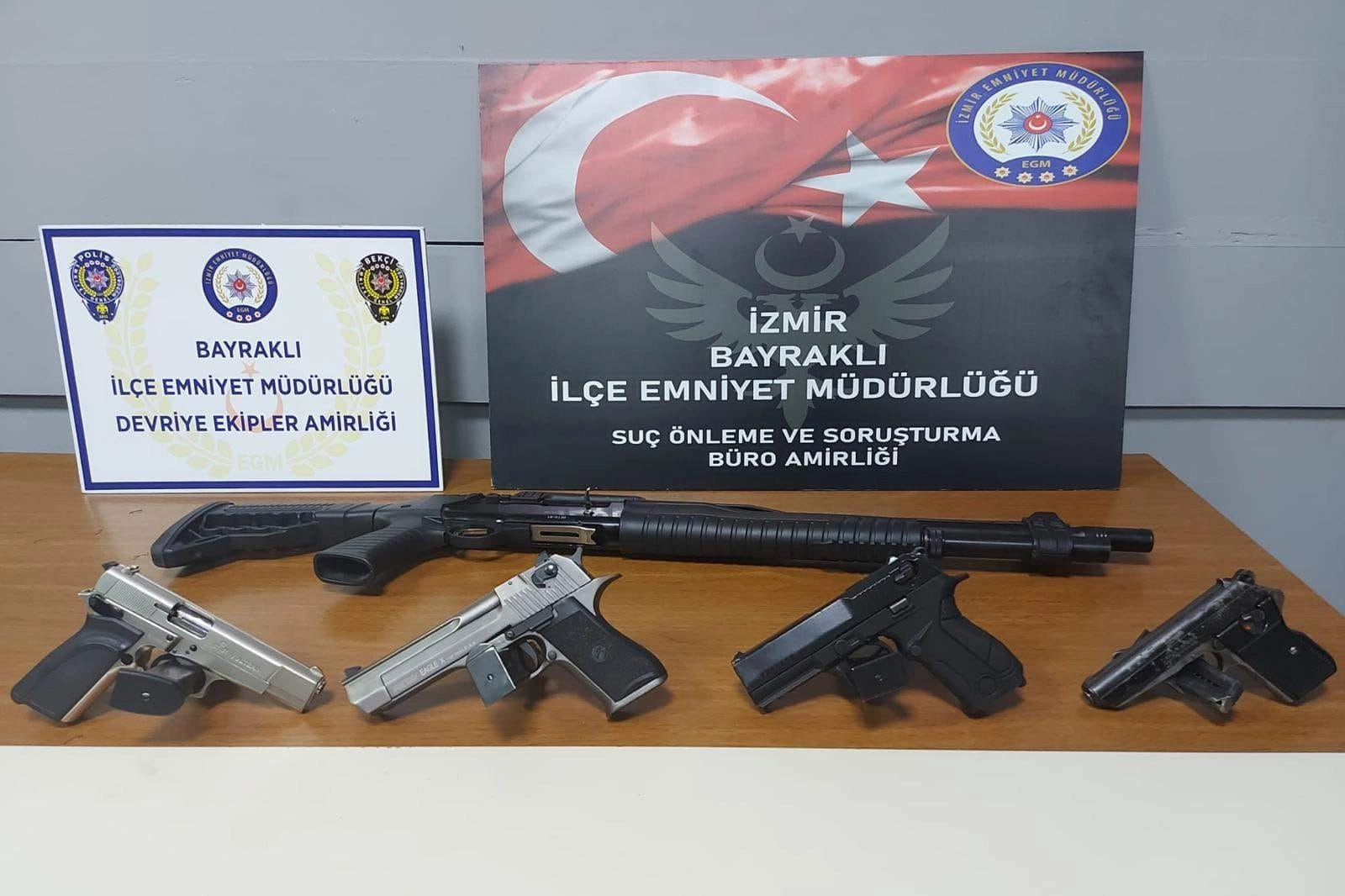 İzmir polisinin yılbaşı nöbeti haberinin görseli