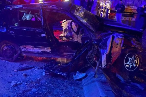 Sakarya’da kamyonla otomobil çarpıştı haberinin görseli