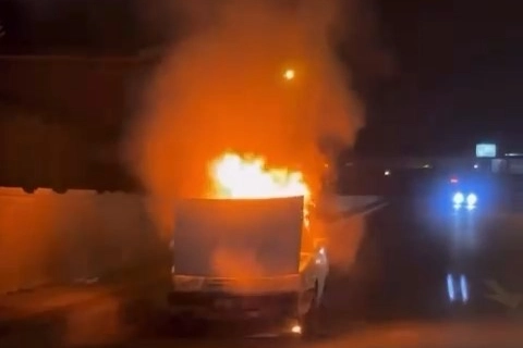 Seyir halindeki otomobil alev topuna döndü haberinin görseli