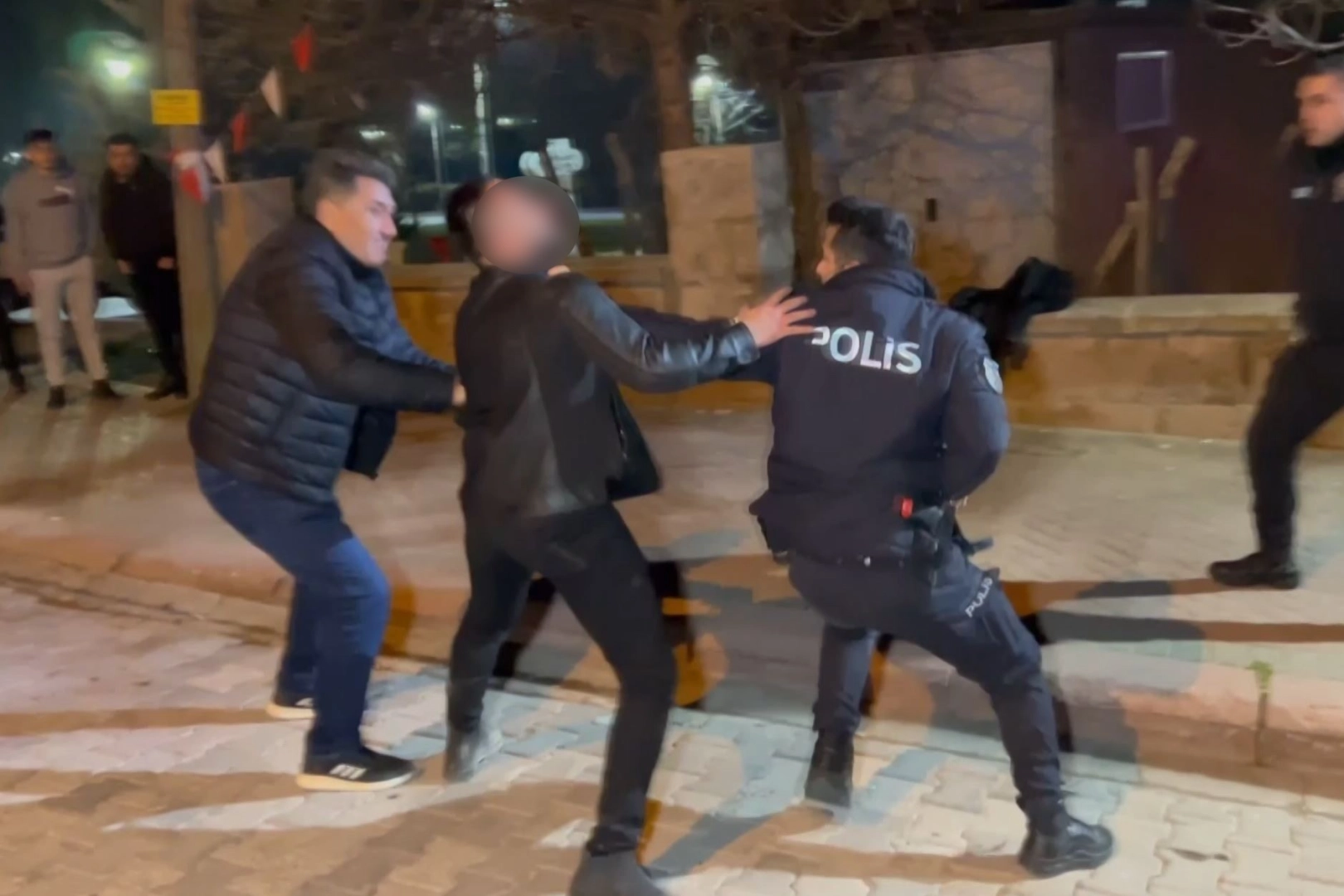 Yeni yılın ilk saatlerinde hareketli dakikalar haberinin görseli