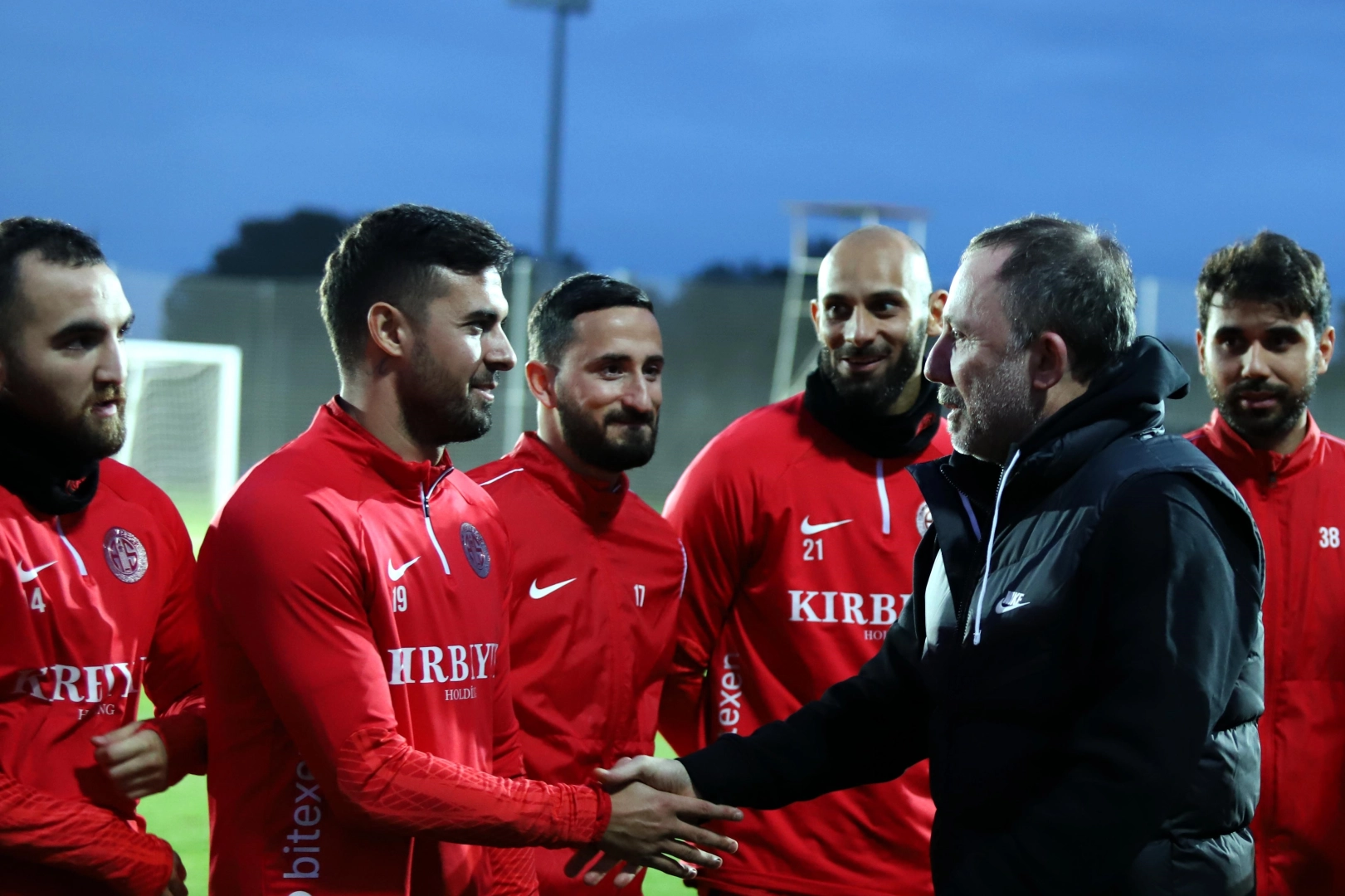 Antalyaspor, Sergen Yalçın'la ilk antrenmanına çıktı