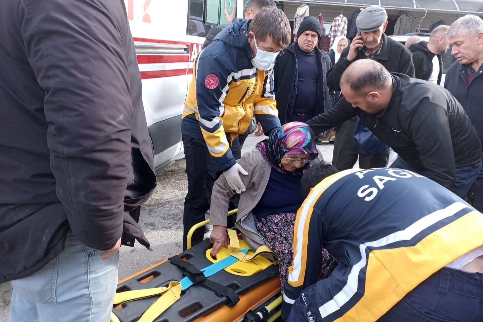 Burdur'da bir otomobil yaşlı kadına çarpıp kaçtı