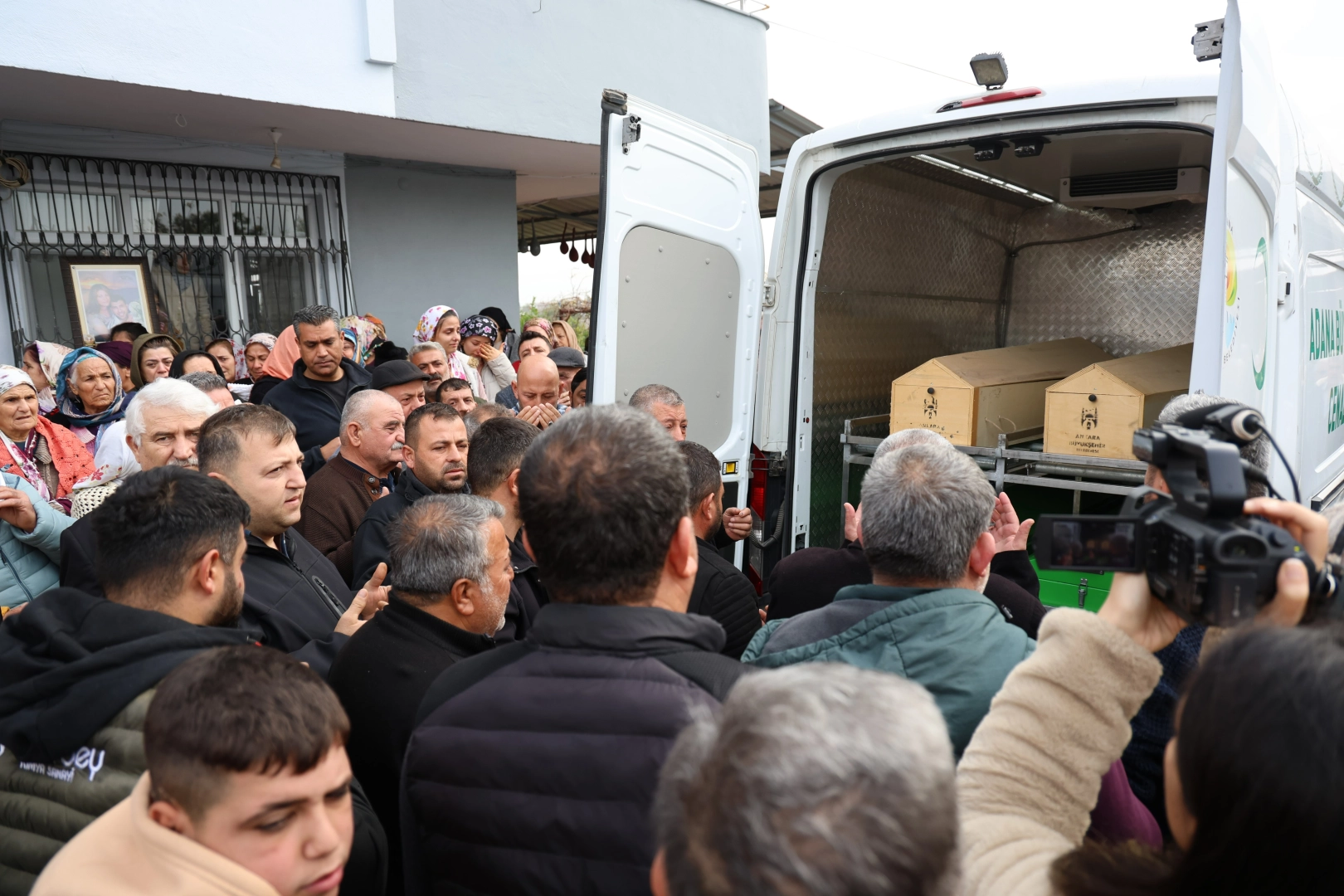 Elektrikli soba faciasında hayatını kaybedenler toprağa verildi