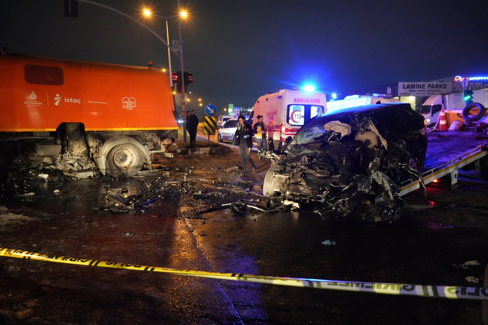 İstanbul’daki ölümlü kazada yeni detaylar: Polisten kaçarken süpürme aracına çarpmışlar haberinin görseli