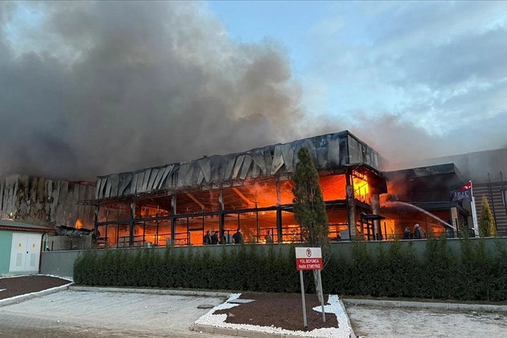 Kütahya'da porselen fabrikasında yangın çıktı haberinin görseli