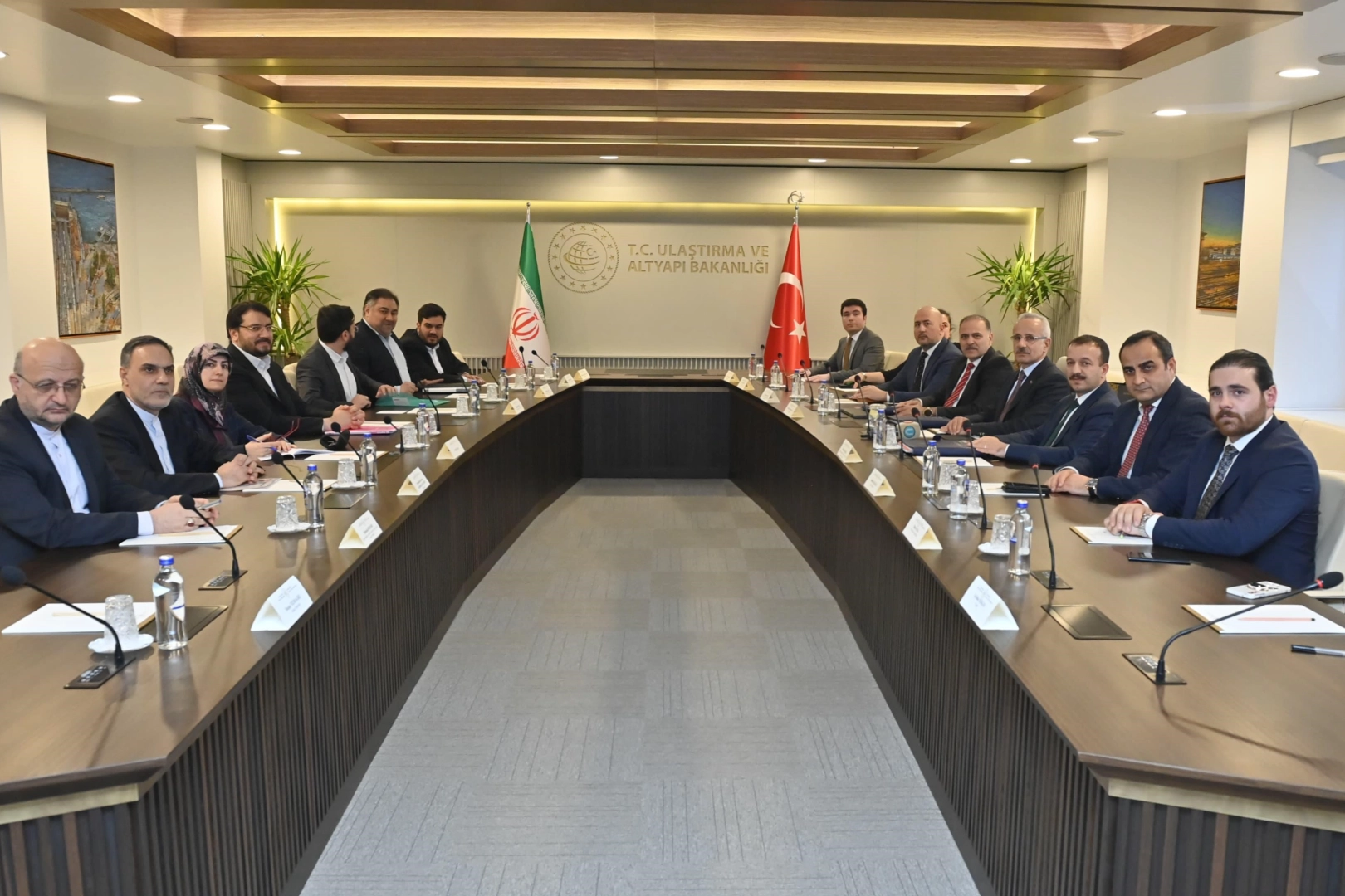 Abdulkadir Uraloğlu, Bakan Mehrdad Bazrpash’ı ağırladı haberinin görseli