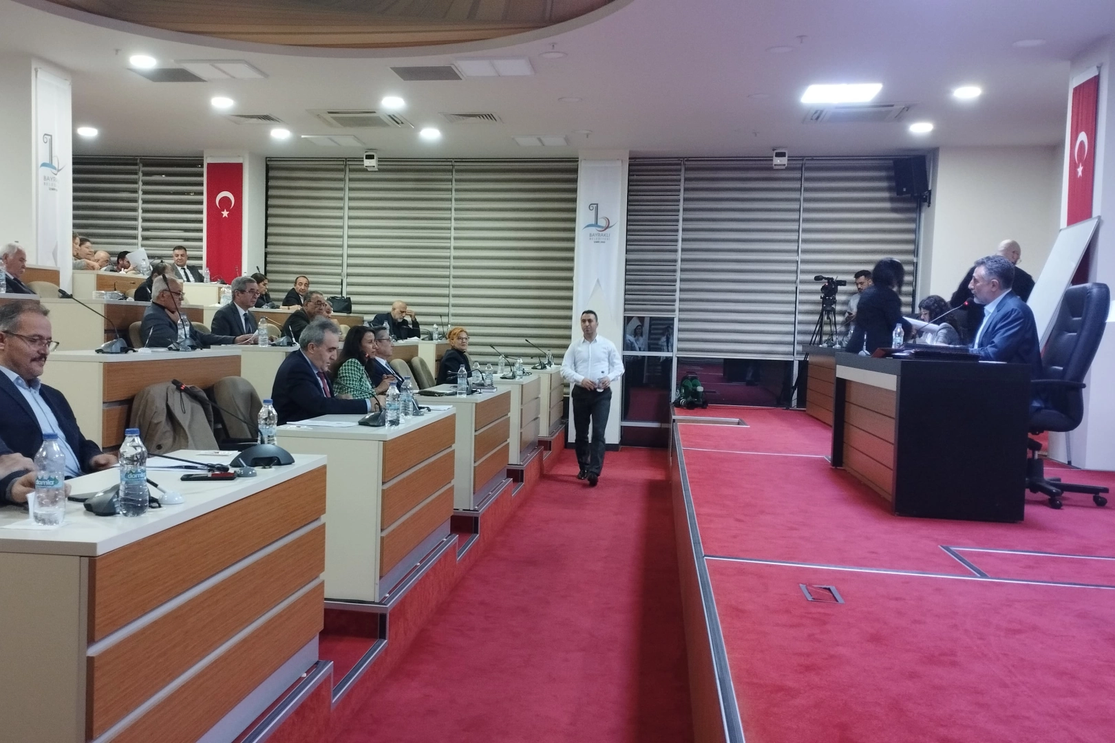 CHP grubundan 136 milyonluk yetkide geri adım haberinin görseli