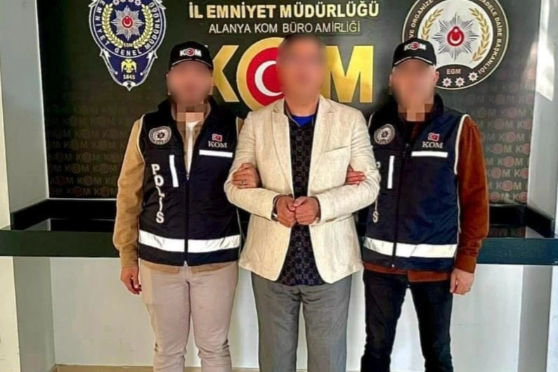 Kırmızı bültenle aranan şahıs Antalya'da yakayı ele verdi