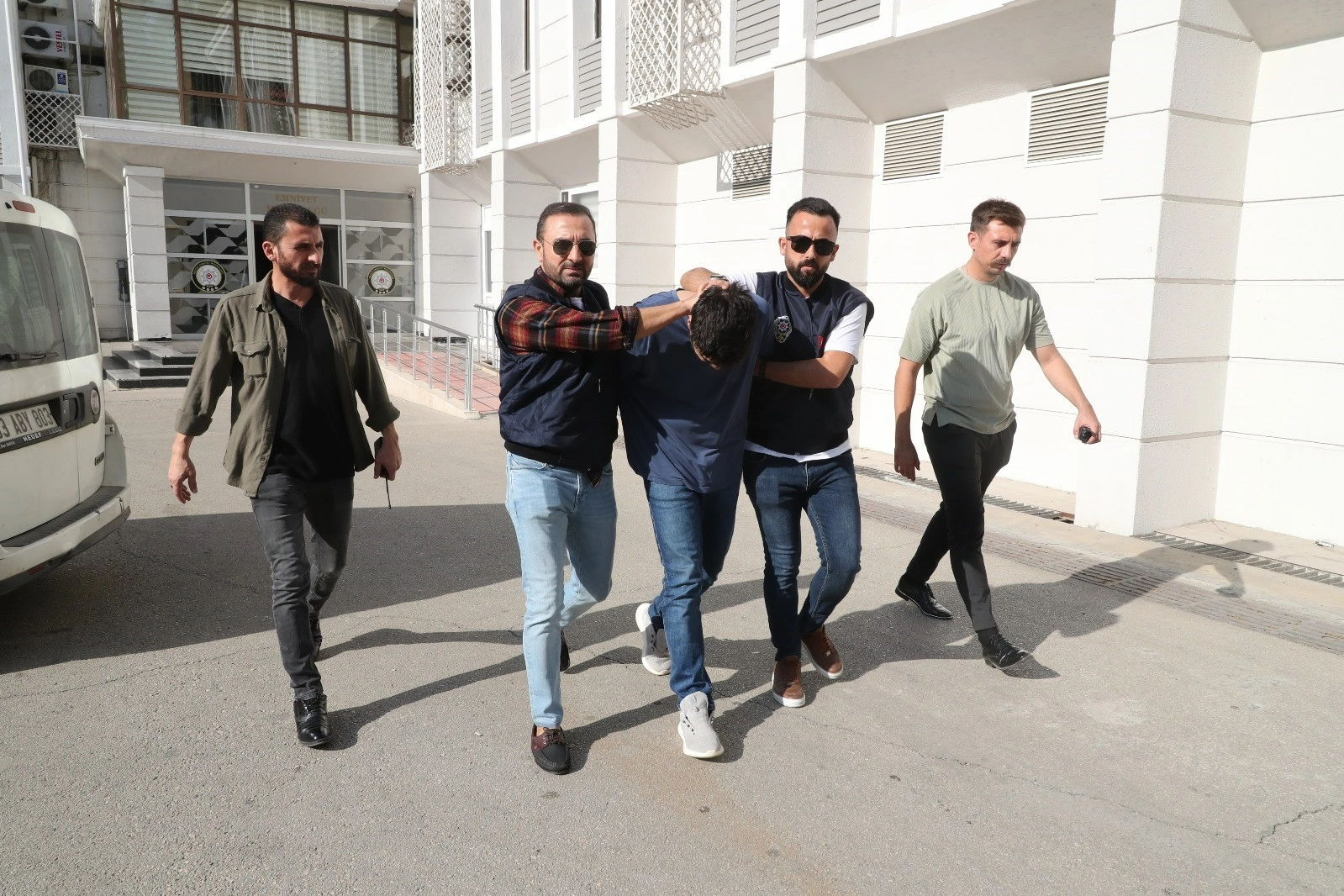 Mersin'de pompalı tüfekle genç kızı öldüren zanlıya 20 yıl hapis talebi