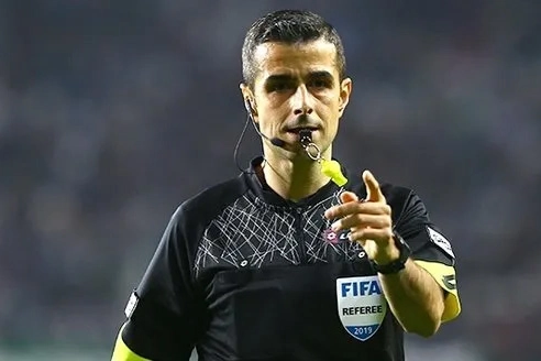 Mete Kalkavan futbol dünyasını salladı… Hakemliği bırakan Mete Kalkavan kimdir? haberinin görseli