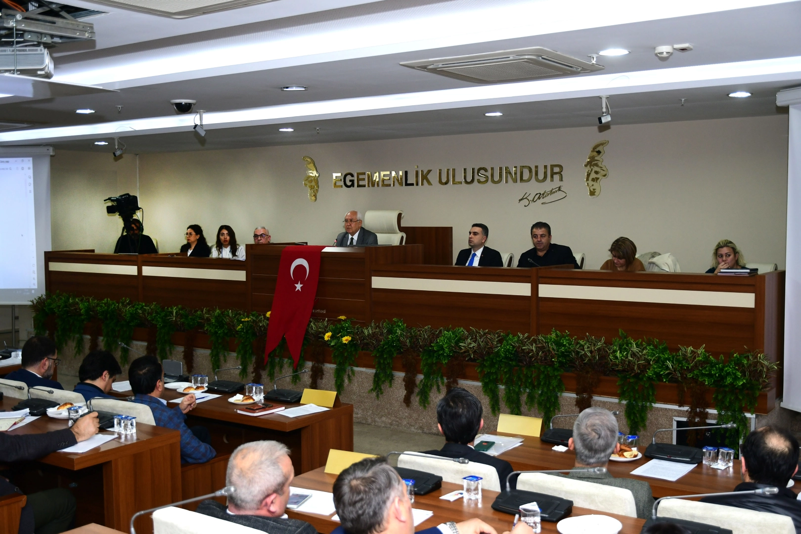 Muhittin Selvitopu: İstikrarla yolumuza devam ediyoruz haberinin görseli