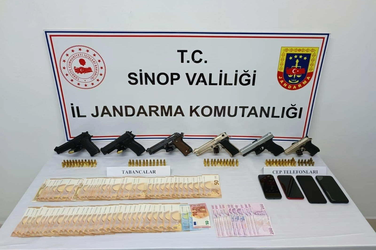 Sinop'ta ruhsatsız silah operasyonu: 5 kişiye gözaltı