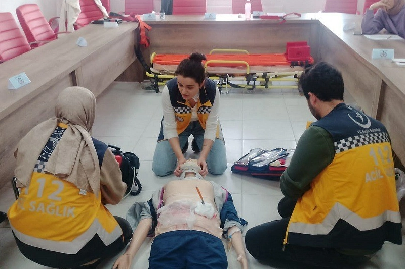 Düzce'de ambulans personellerine eğitim verildi