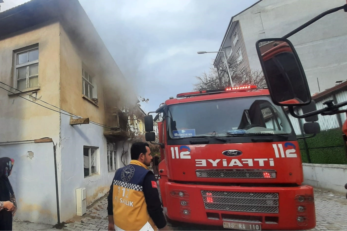 Burdur’da yangın: Baca temizlerken komşusunun evini yaktı