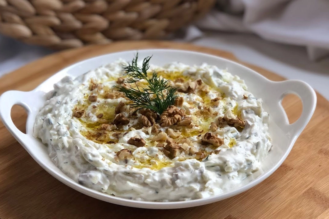 Hem pratik hem lezzetli kereviz salatası nasıl yapılır? Yoğurtlu kereviz salatası tarifi