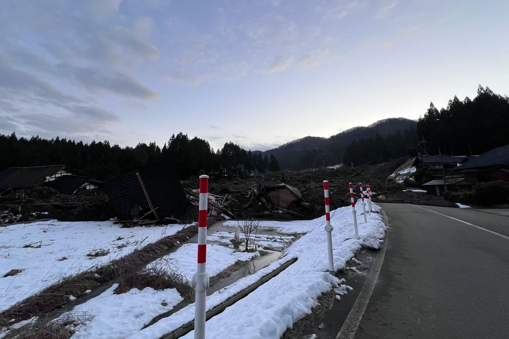 Japonya’daki deprem felaketinden yeni görüntüler