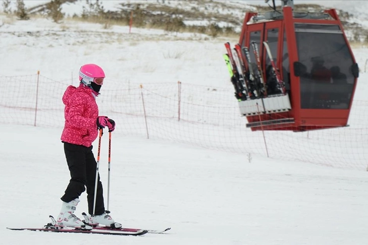 Kayakseverler Erciyes'in pistlerini boş bırakmıyor