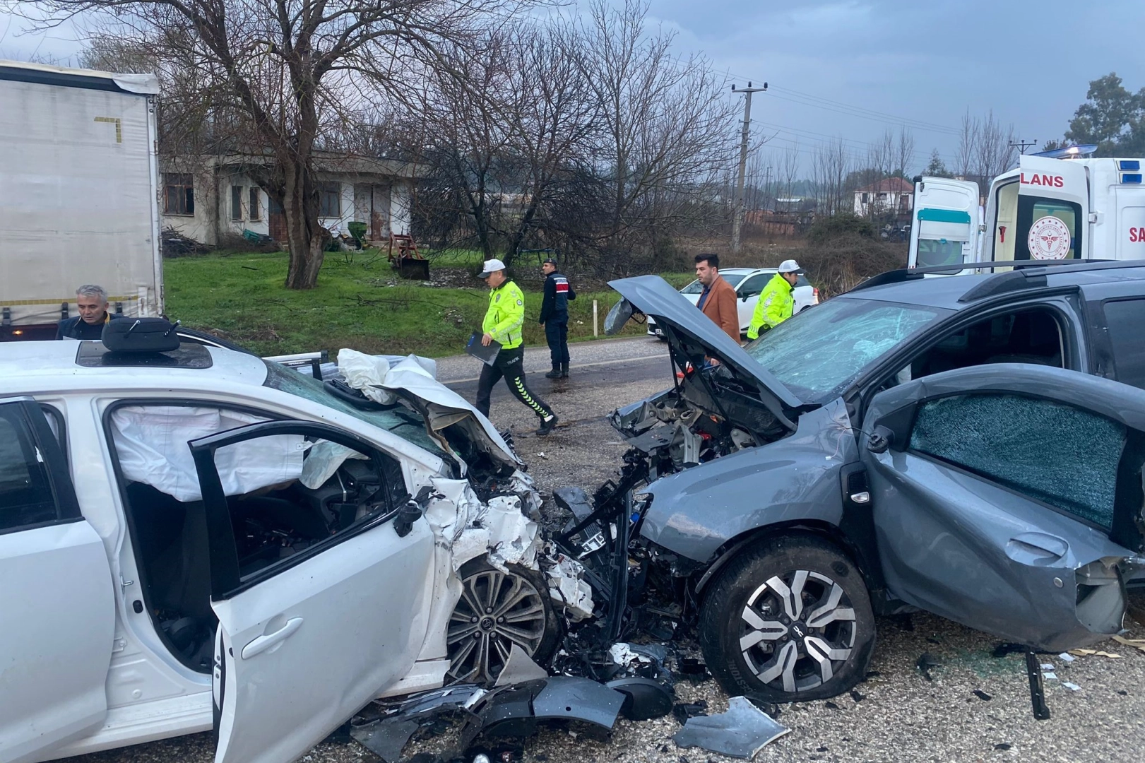 Muğla’da trafik kazası: İki otomobil çarpıştı