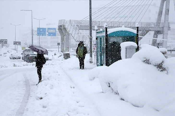 Doğu’da kar esareti: 357 yerleşim yerinin yolu kapandı