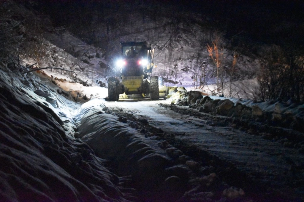 Bitlis'te kar ve tipi hayatı durma noktasına getiriyor