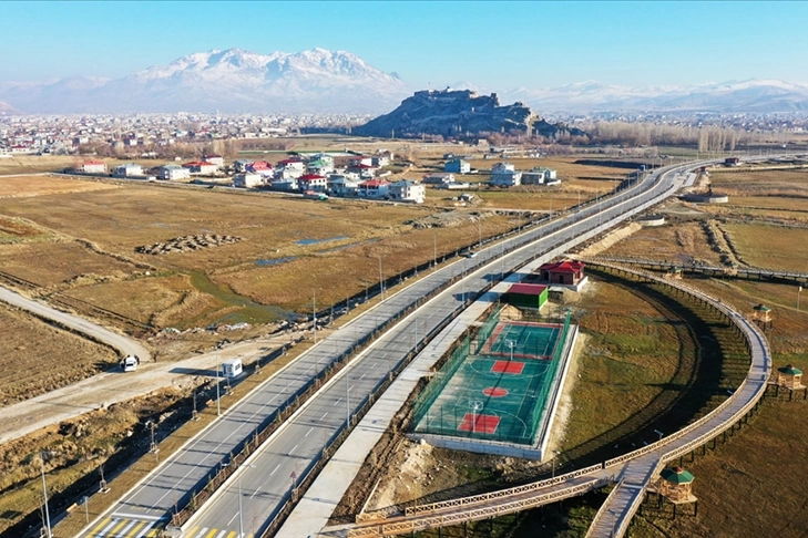 Van Gölü kıyısındaki sahil yolu tamamlandı