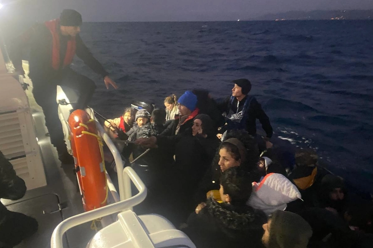Çanakkale açıklarında kaçak göçmenler yakalandı haberinin görseli
