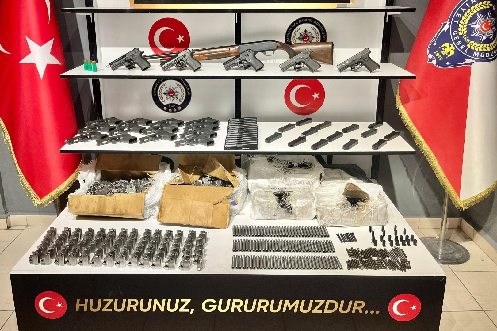 Evlerinde silah üreten kardeşlere suçüstü