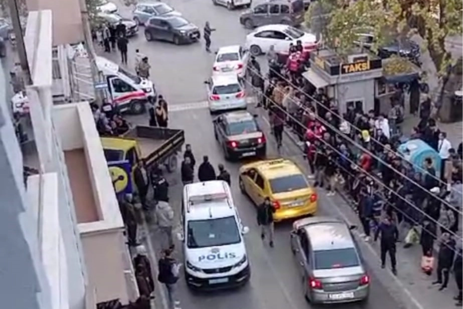 İzmir’de freni boşalan kamyonet dehşet saçtı