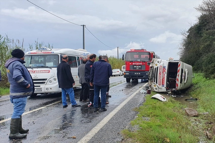 Aydın'da kaza: Minibüs devrildi