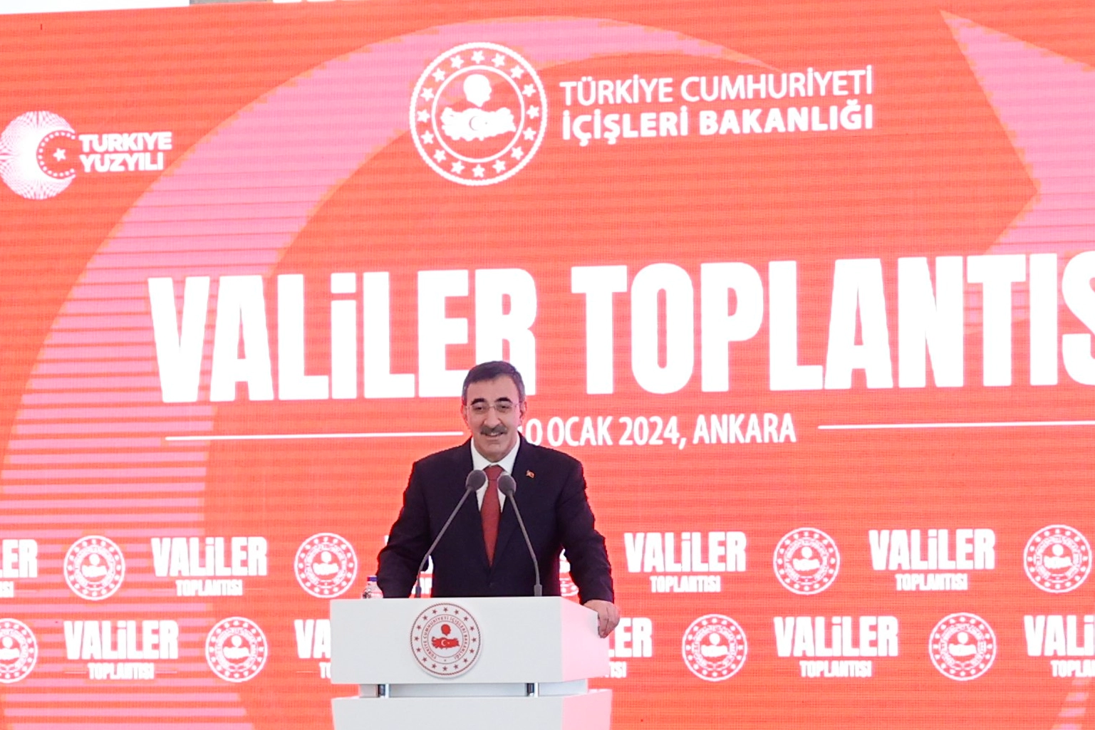 Cevdet Yılmaz: Rutin işler yapan valilik anlayışı artık kabul edilebilir değil