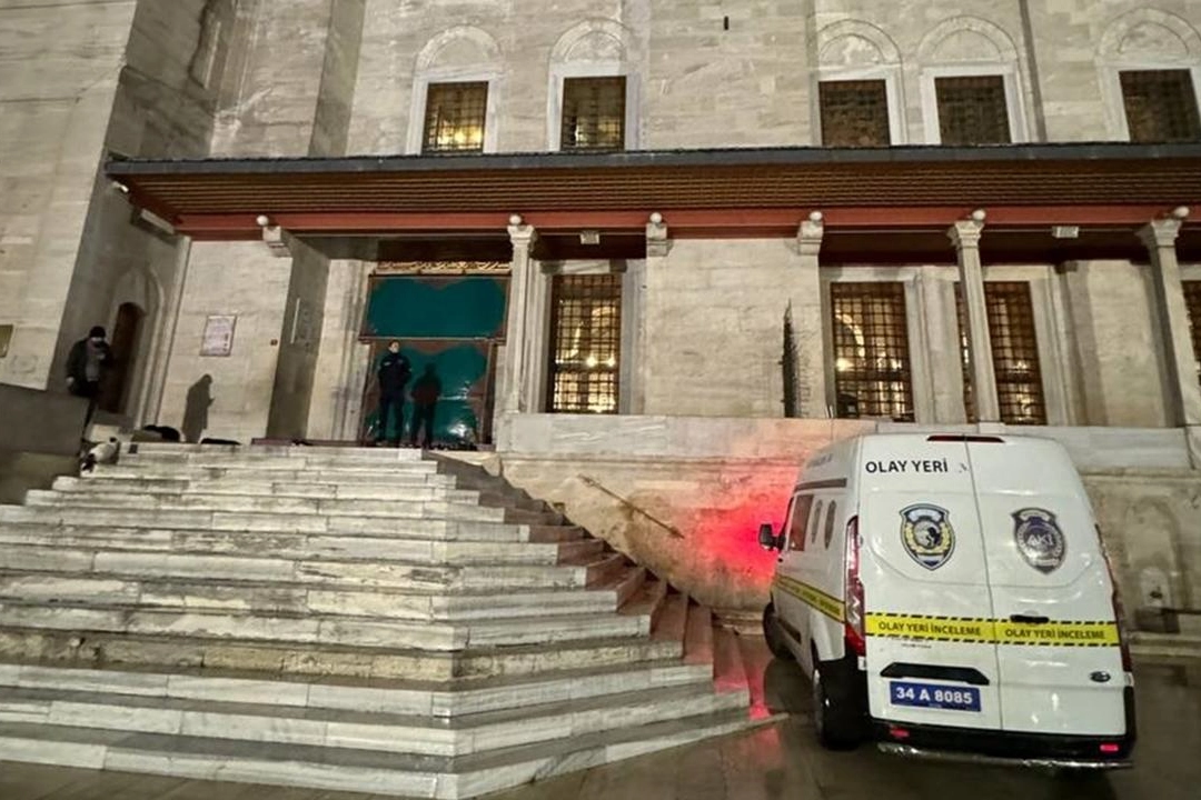 İstanbul’da Fatih Camii’nde saldırı eyleminde bulunan şahsın emniyetteki işlemleri sürüyor