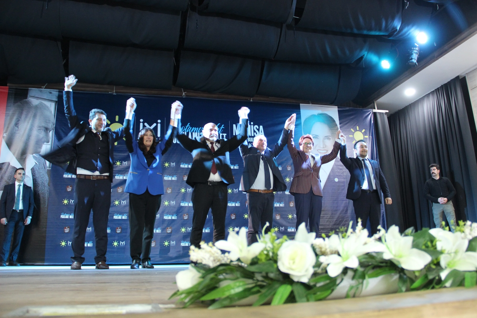 İYİ Parti Genel Başkanı Meral Akşener Manisa'da adaylarını tanıttı