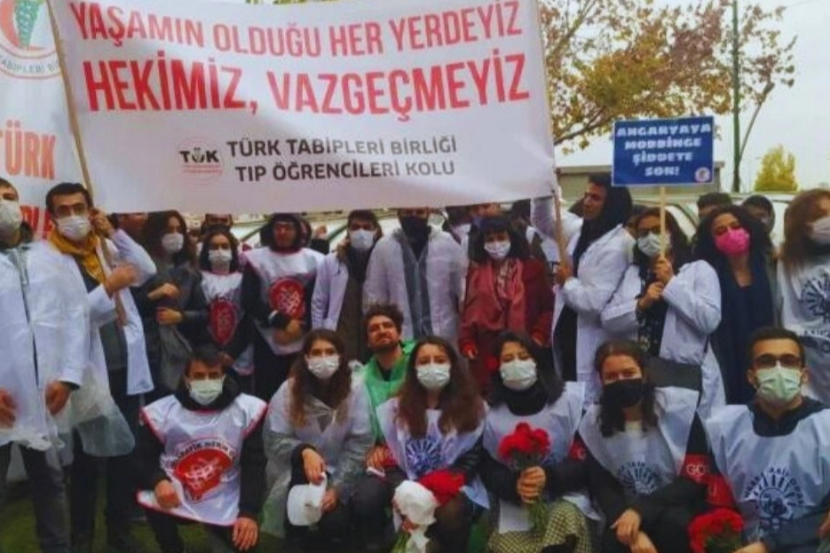 Tıp öğrencilerinin yaşadığı sorunlar hukuki bir zeminde çözüm bekliyor