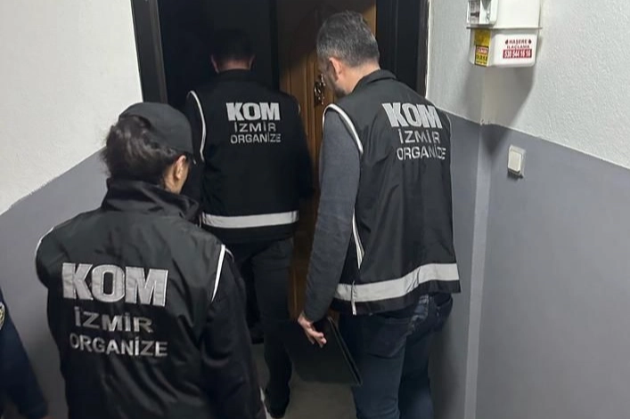 İzmir haber: FETÖ operasyonu! 14 gözaltı haberinin görseli